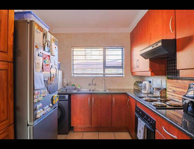 2 BEDROOM TOWNHOUSE FOR SALE IN FLORENTIA